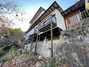 伊東市岡の大型邸宅_保養所や別荘･宿泊施設が集まる閑静な住宅地内に建ちます<br>伊東戸建